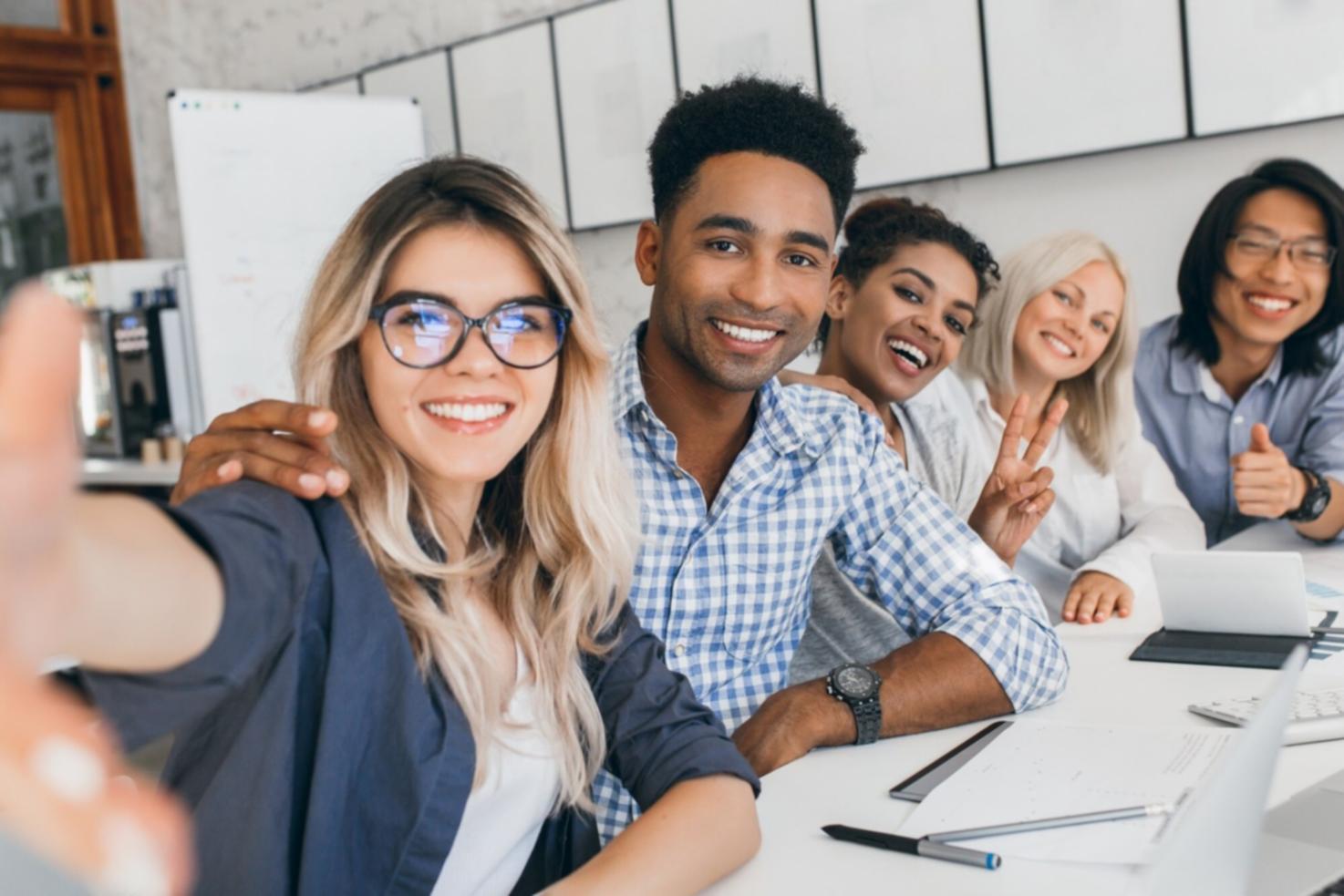 Environnement d'apprentissage moderne favorisant les échanges entre professionnels